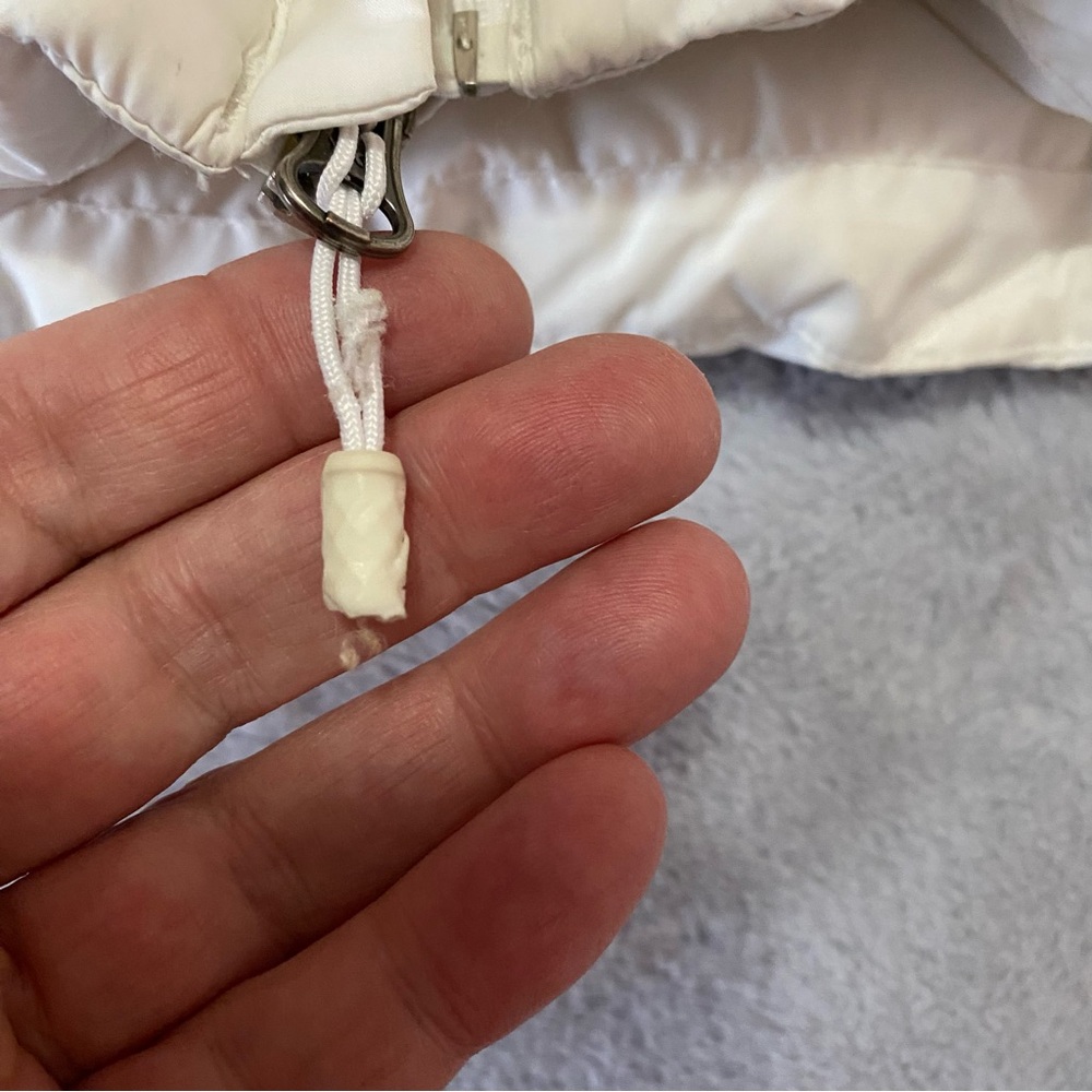 The North Face women’s white 550 down quilted vest - Picture 11 of 15